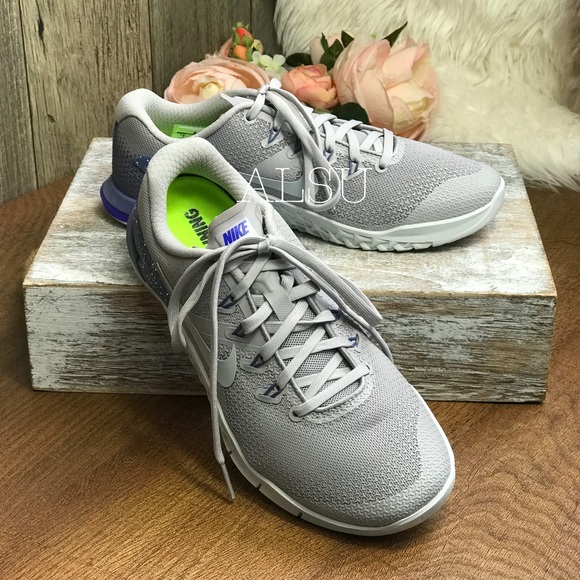 grey nike metcon